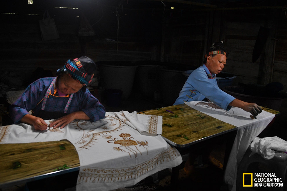 来到贵州的丹寨我才顿悟,这“东方第一染”简直就是画在布上的史诗啊!