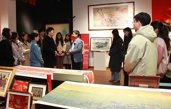 浙江理工大学创新思政课堂：五彩经纬织就文化自信与科技强国梦​